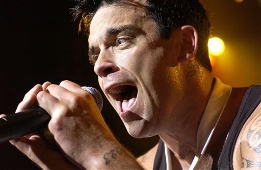 Robbie Williams casa-se com Ayda Fields em Los Angeles
