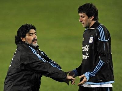 Argentinos Milito e Zanetti renovam com Inter de Mil&atilde;o