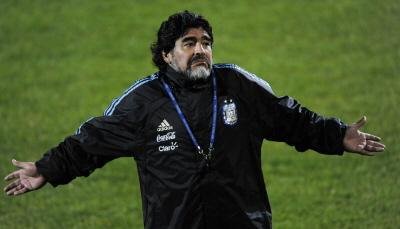 Maradona avalia proposta de time brasileiro, diz Mancuso