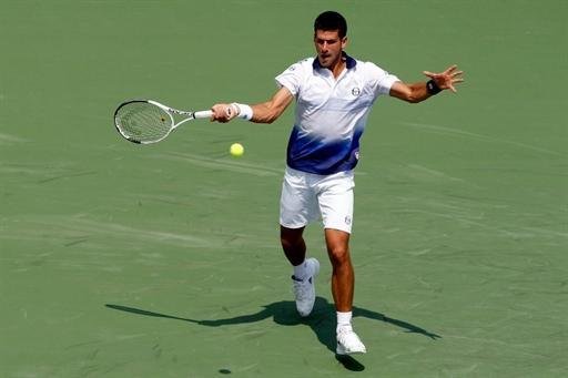 Djokovic sofre, mas vence na estreia em Toronto
