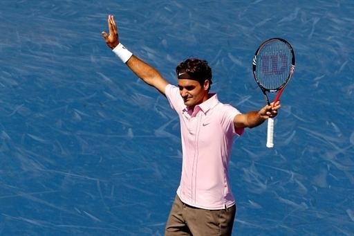 Federer avan&ccedil;a &agrave;s quartas e Davydenko cai em Toronto