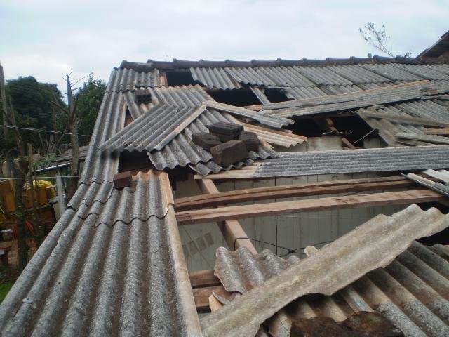 Vetania destelhou casas em Tapejara