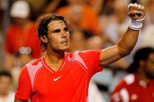 Nadal sofre, mas vence Kohlschreiber em Toronto