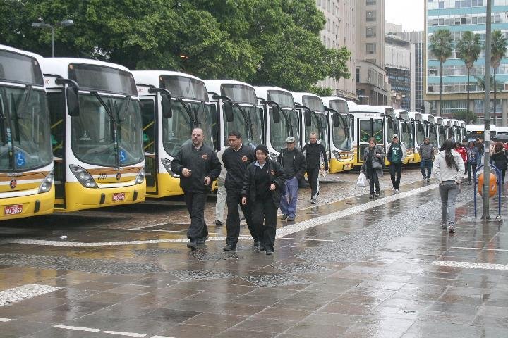 Novos &ocirc;nibus da Carris come&ccedil;am a circular na segunda-feira