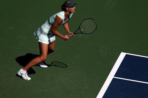 Sharapova derrota Bartoli e vai &agrave; semi em Cincinnati