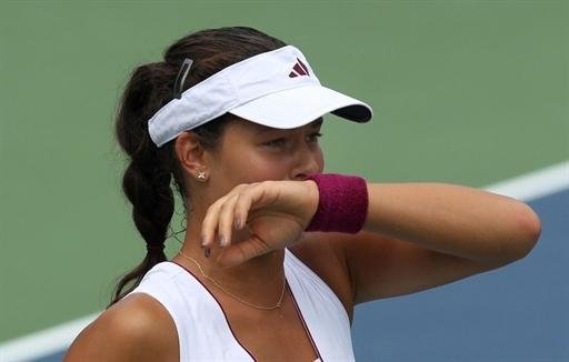 Ana Ivanovic n&atilde;o segurou as l&aacute;grimas ao sentir uma les&atilde;o no p&eacute;