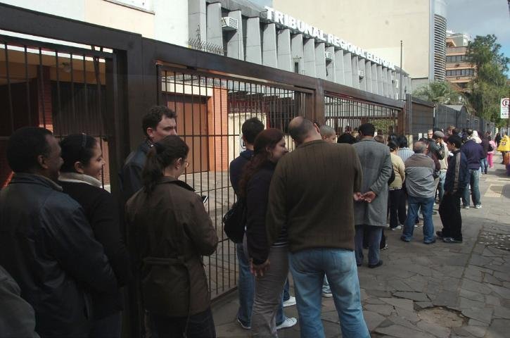Os interessados em cancelar ou alterar o registro do voto em tr&acirc;nsito s&oacute; podem fazer a mudan&ccedil;a at&eacute; hoje