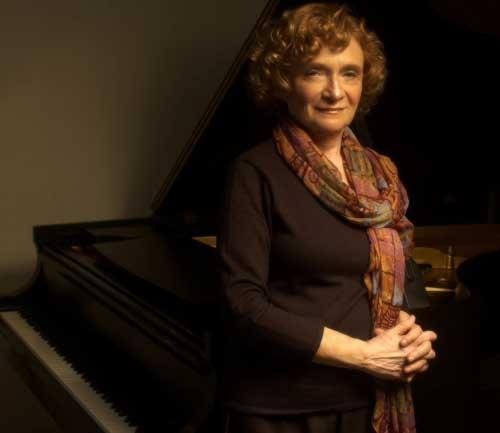 A pianista Clara Sverner ser&aacute; a solista convidada da OCTS hoje 
