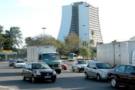 Caminh&otilde;es de grande porte ter&atilde;o circula&ccedil;&atilde;o restrita na regi&atilde;o central de Porto Alegre