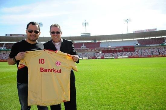 Cantor Luciano visita o Beira-Rio 