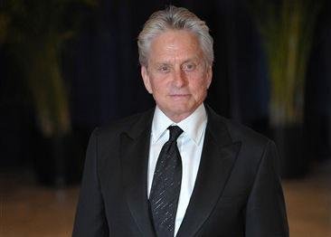 Michael Douglas est&aacute; com tumor na garganta