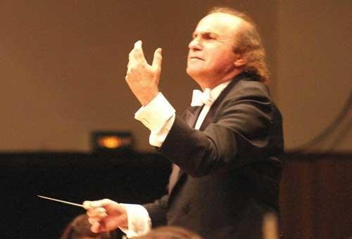 Mais de cem m&uacute;sicos executam a obra criada por Mahler 
