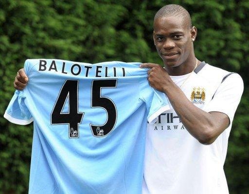 Mario Balotelli se queixa de racismo na It&aacute;lia