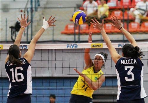 Sele&ccedil;&atilde;o feminina arrasa Porto Rico no Grand Prix