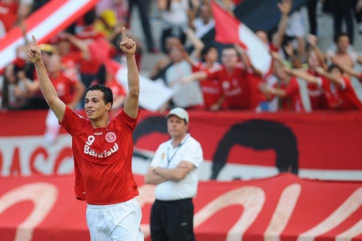 Leandro Dami&atilde;o conseguiu o gol de empate aos 21 minutos do segundo tempo