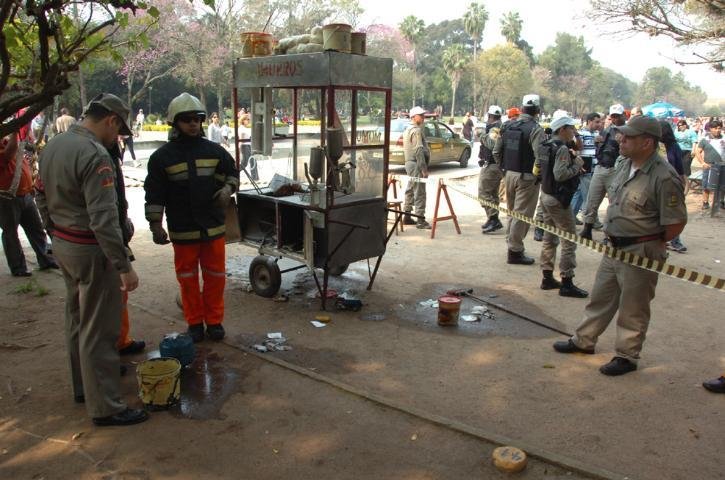 Segundo o Corpo de Bombeiros, o incidente foi causado devido ao rompimento do botij&atilde;o de g&aacute;s