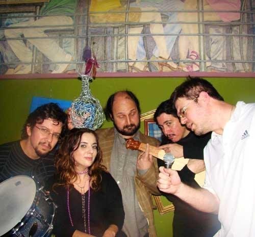 Realidade Paralela recebe Arthur de Faia no Long Play Bar 