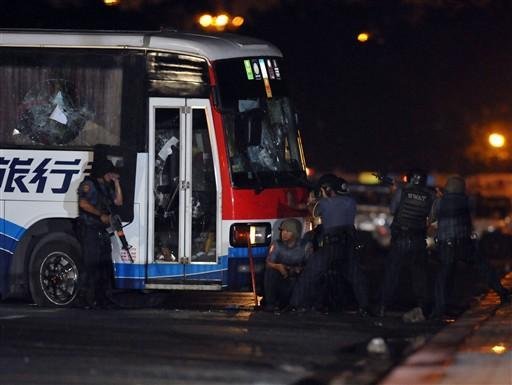 Pol&iacute;cia mata sequestrador de &ocirc;nibus nas Filipinas