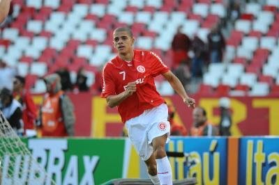 Taison estaria sendo negociado ao futebol &aacute;rabe