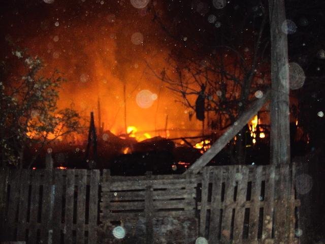 Inc&ecirc;ndio destr&oacute;i cinco casas na zona Norte de Porto Alegre