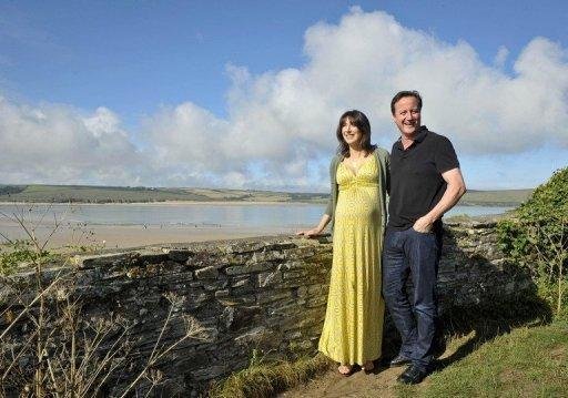 Mulher de David Cameron d&aacute; &agrave; luz uma menina