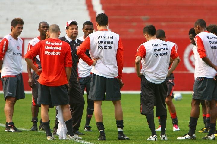 Inter enfrenta Ava&iacute; tentando curar ressaca 
