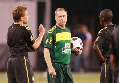 Sele&ccedil;&atilde;o de Dunga ficou distante do povo, segundo Mano Menezes