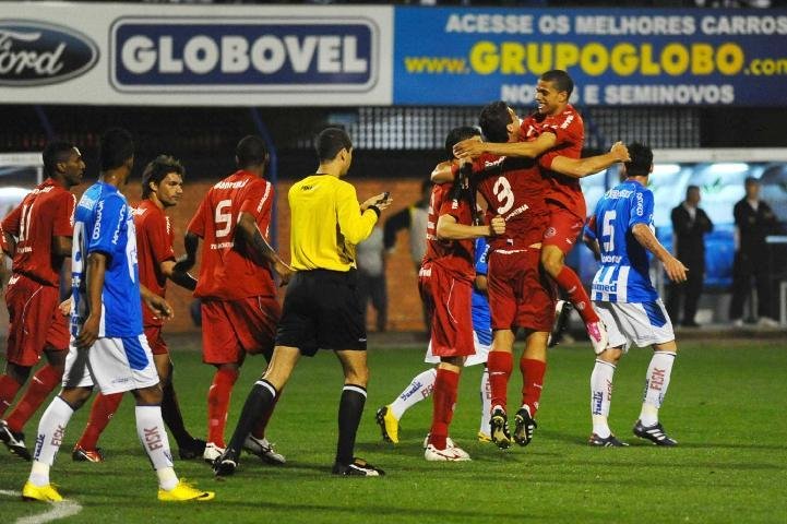 Inter cura a ressaca e vence Ava&iacute; pelo Brasileir&atilde;o