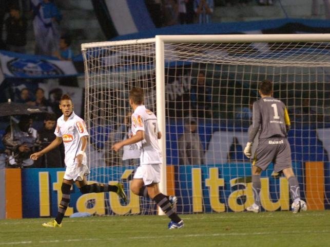 Santos exalta rea&ccedil;&atilde;o em vit&oacute;ria sobre o Gr&ecirc;mio 