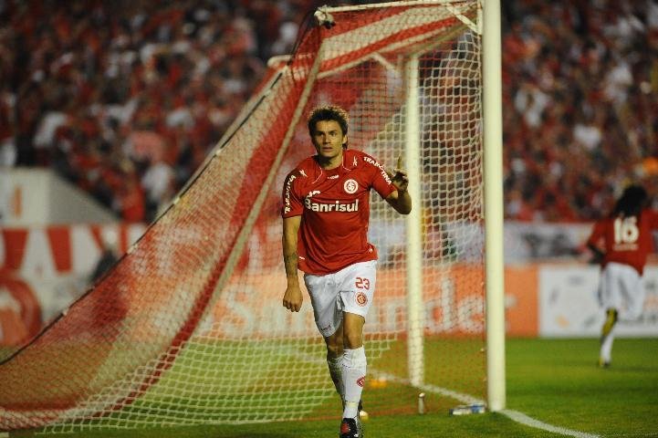 Sobis diz que n&atilde;o tem pressa para ser titular