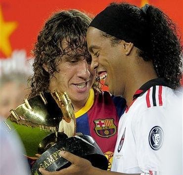 Homenagem do Barcelona deixa Ronaldinho sem palavras