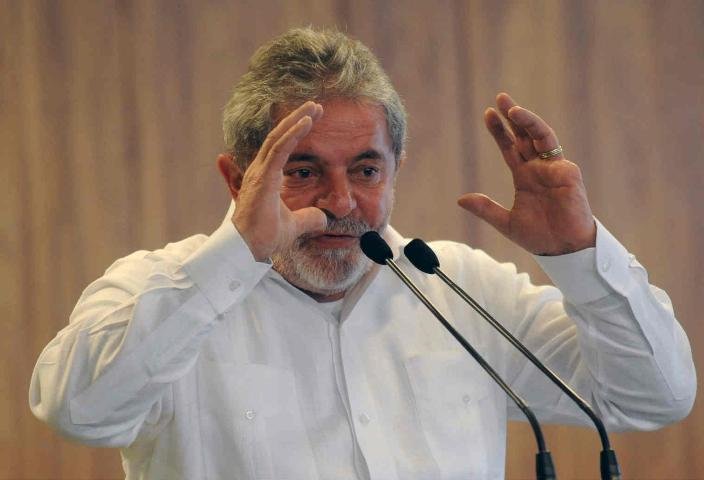 Lula prop&otilde;e monumento &agrave; perereca em obra na BR-101