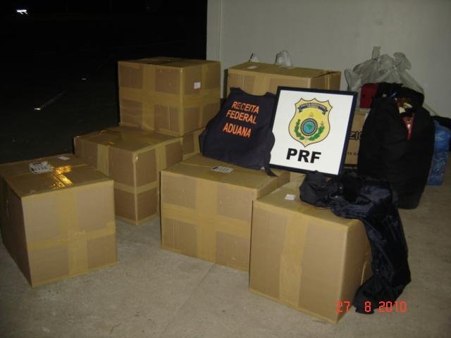 PRF e Receita Federal apreendem R$ 50 mil em produtos falsos