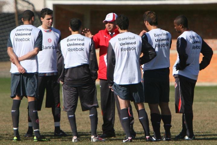 Com a sa&iacute;da de Taison, Inter deve mudar esquema t&aacute;tico