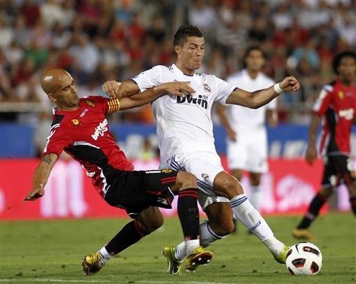 Cristiano Ronaldo (&agrave; direita) desfalca Real Madrid por tr&ecirc;s semanas