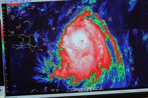 	 Furac&atilde;o Earl chega ao Caribe e amea&ccedil;a EUA