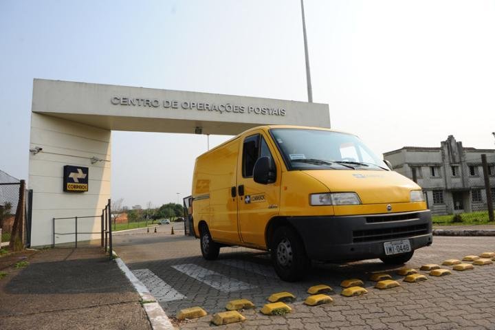 Funcion&aacute;rio dos Correios era o respons&aacute;vel por repassar o material aos demais integrantes do grupo