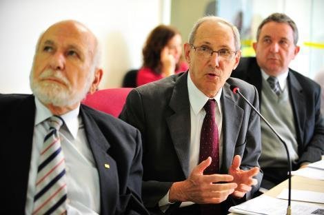 Jo&atilde;o Ant&ocirc;nio Dib, Ilmo Jos&eacute; Wilges e Urbano Schmitt durante a audi&ecirc;ncia p&uacute;blica