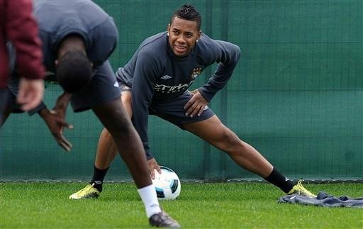 Robinho promete t&iacute;tulos aos torcedores do Milan