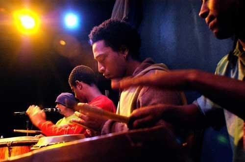 Percussionista uruguaio se apresenta em Porto Alegre