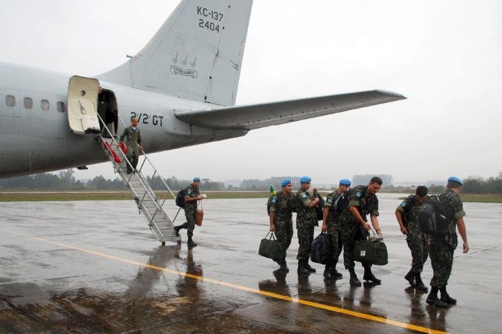 Mais 96 militares da For&ccedil;a de Paz do Haiti chegam a Santa Maria 