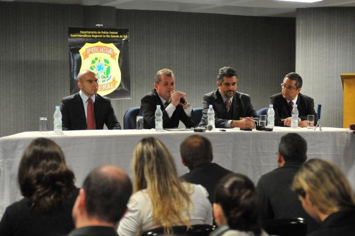 Em entrevista coletiva, PF afirmou que valores apreendidos comprovam lavagem de dinheiro