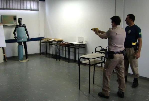 PRF incorpora taser ao armamento de policiais