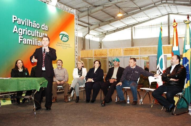 Ministro da Previd&ecirc;ncia lan&ccedil;a cadastro rural na Expointer