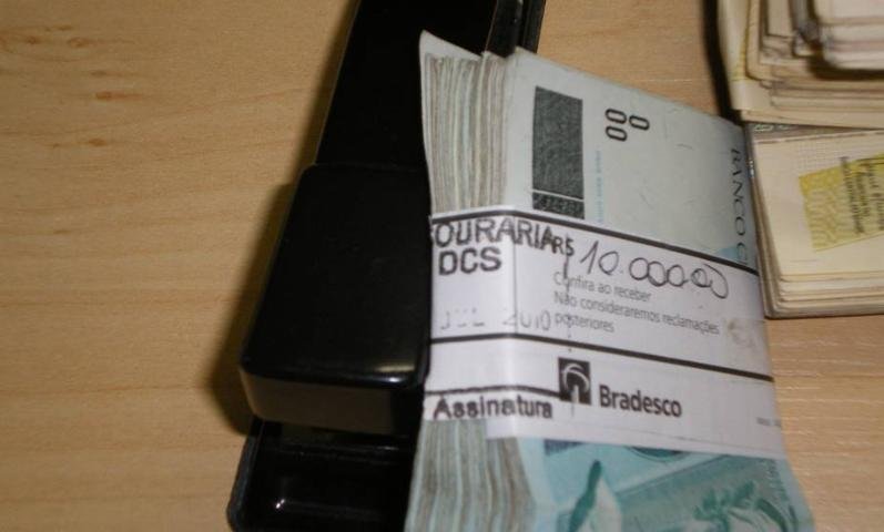 PF localiza dinheiro da tesouraria da DCS na casa do superintendente do Banrisul
