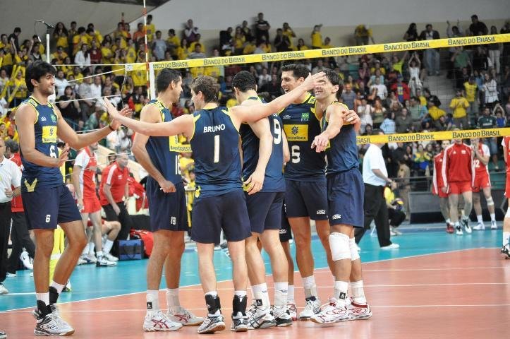 Brasil vence Pol&ocirc;nia pelo terceiro dia seguido no v&ocirc;lei