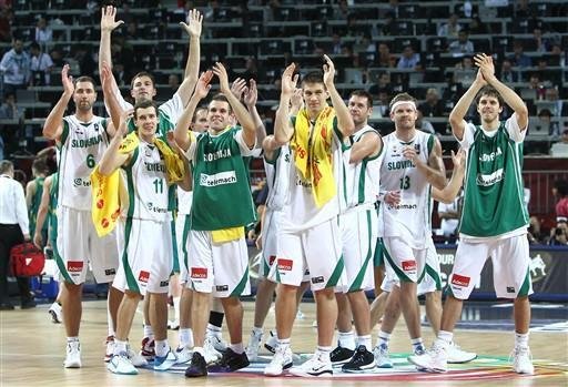 Eslov&ecirc;nia massacra Austr&aacute;lia e avan&ccedil;a no Mundial