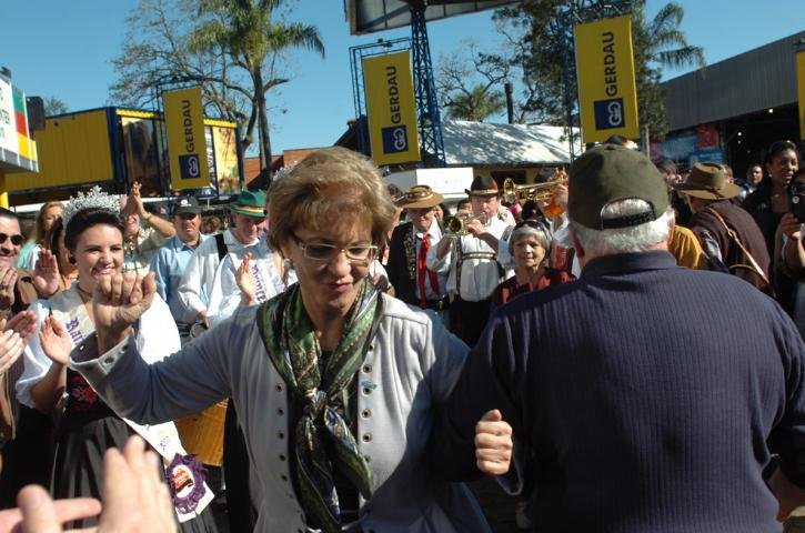 Governadora Yeda Crusius comemorou resultado dan&ccedil;ando com presidente da Farsul