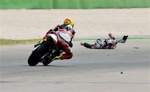 Italiano que atropelou piloto japon&ecirc;s na Moto2 se diz devastado