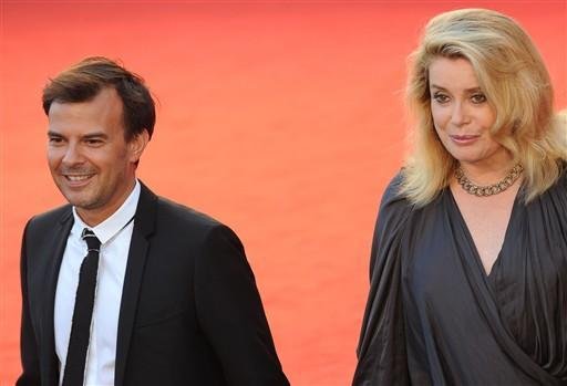 Catherine Deneuve apresenta filme Potiche em Veneza